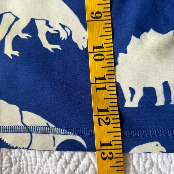 Mini Boden boys rashguard. Royal blue background with ivory dinosaurs .Size 2/3 - Picture 4 of 7